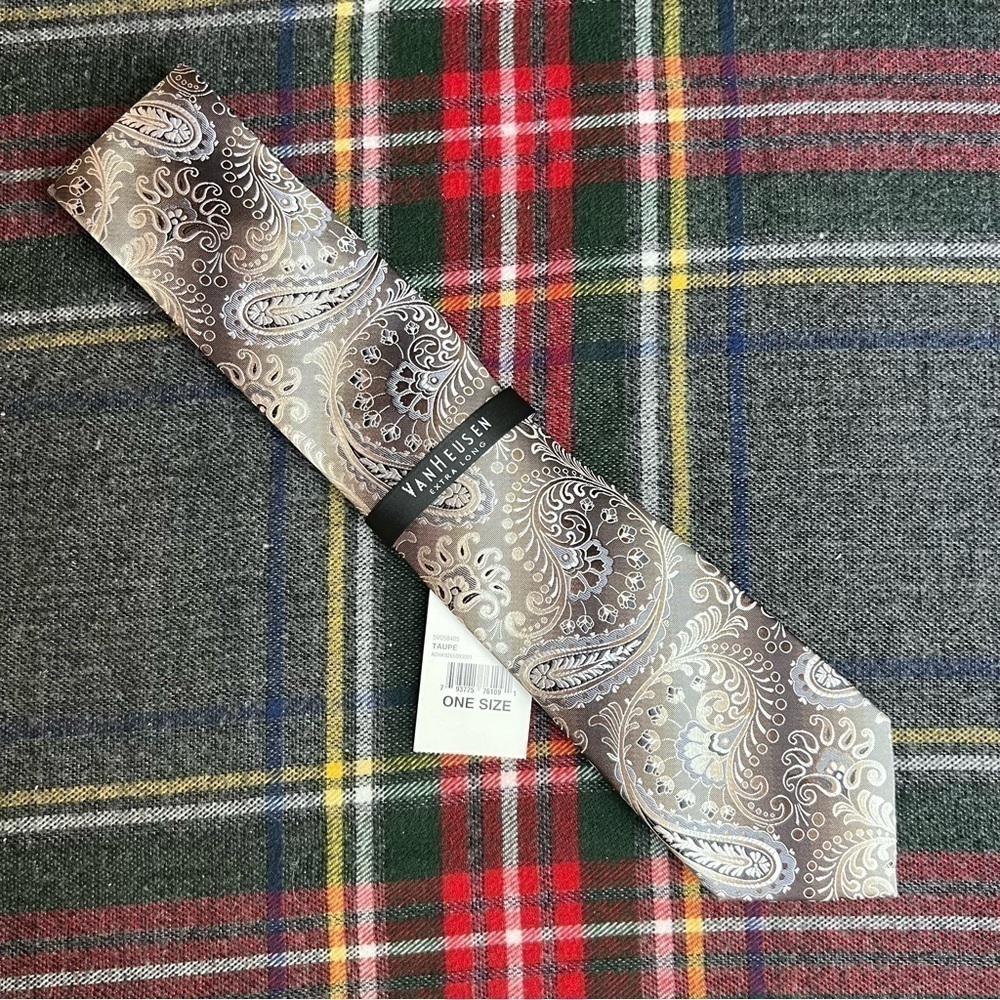 NWT Van Heusen Paisley Print Extra Long Classic Neck Tie
